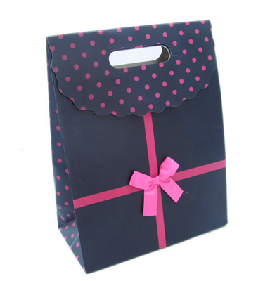 Christmas / Birthday / Wedding Gifts Paper Gift Bag with Kraft Paper and Art Paper